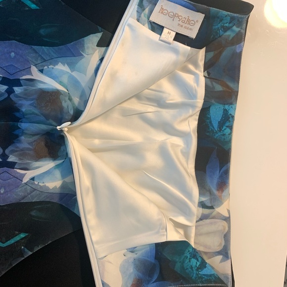 Skirt , mini , nice design and very good quality - Picture 3 of 3